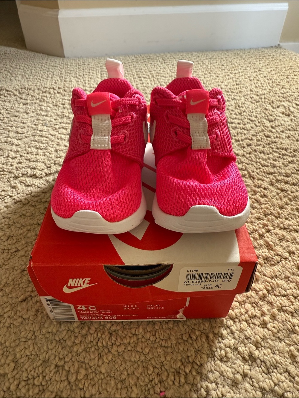 Nike Roshe One - Kids Hot Pink Slip-On Sneakers with White Soles